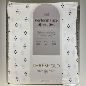 Threshold White and Navy Performance Sheet Set